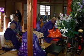 故人やご先祖様を偲び、冥福を祈っています。