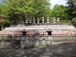 圧巻の迫力の千体地蔵。本当に千体あるか数えてみよう！